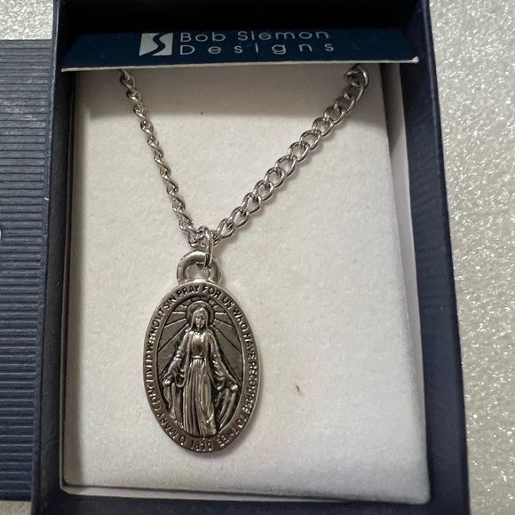 Bob Siemon brand beautiful silver necklace NWT in original box - Picture 2 of 3